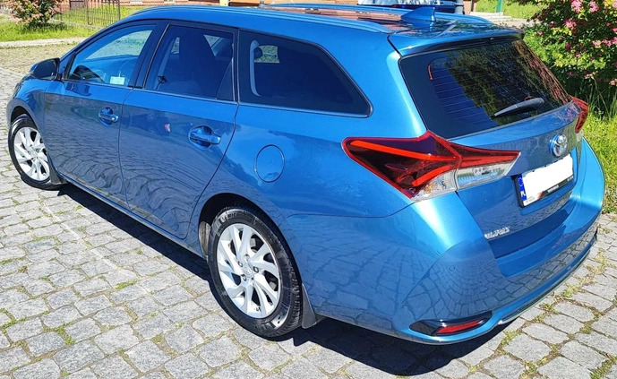 Toyota Auris cena 64000 przebieg: 147500, rok produkcji 2018 z Elbląg małe 92